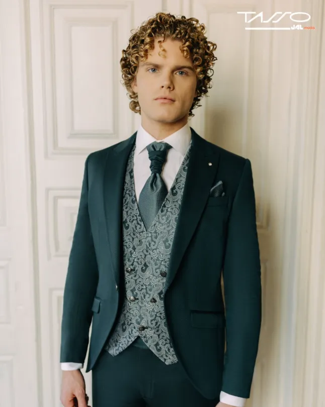 Nuvi Vestits – Tasso Nuvis