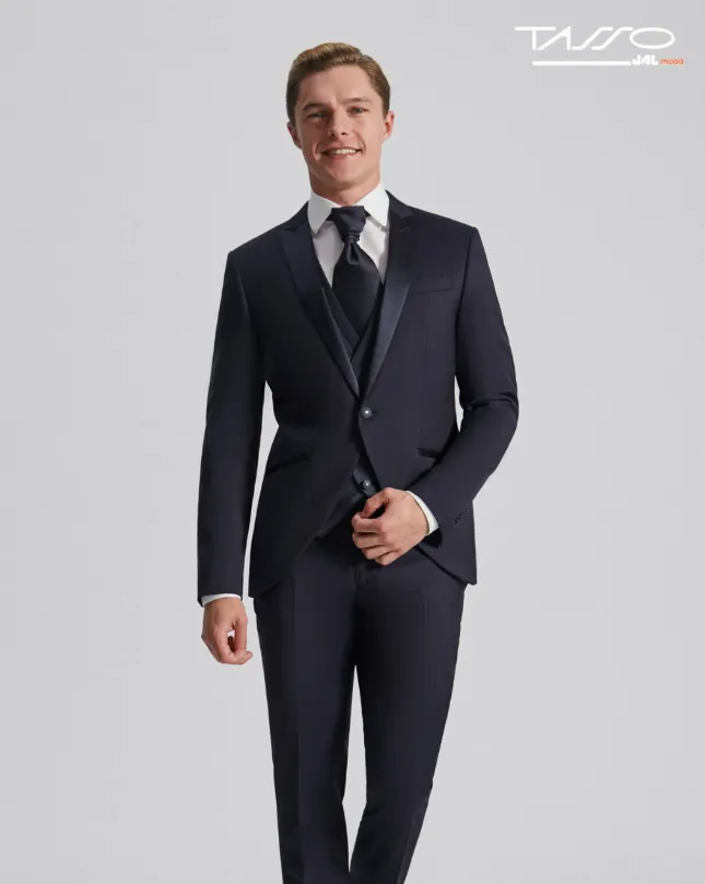 Nuvi Vestits – Tasso Nuvis