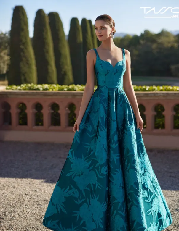 Nuvi Vestits – Tasso Nuvis