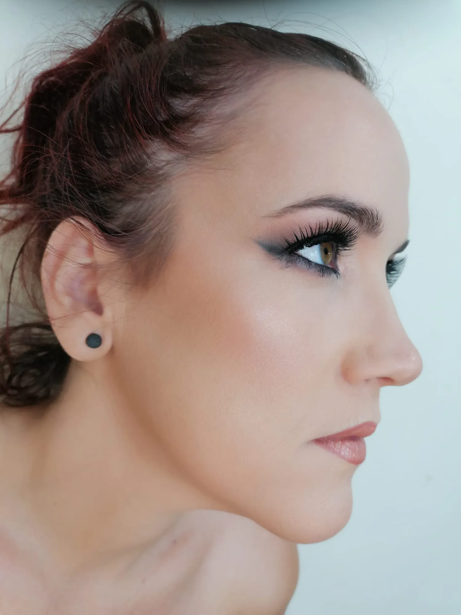 Núvia Perruqueria Maquillatge – Dermis Koru