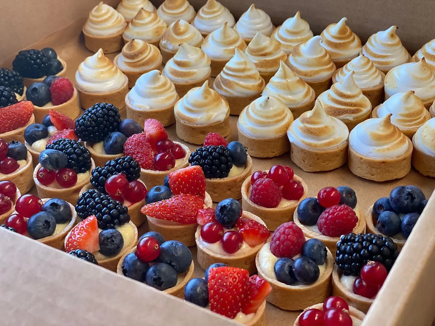 Banquet Pastissos i Dolços – SÛSU Sweet Universe