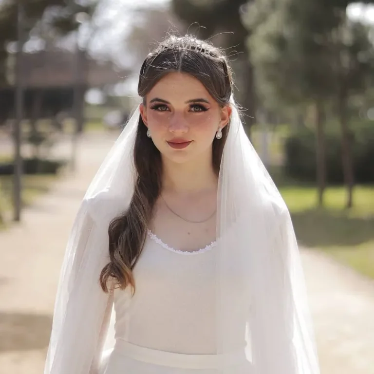 Núvia Bellesa – Fiona Cerón