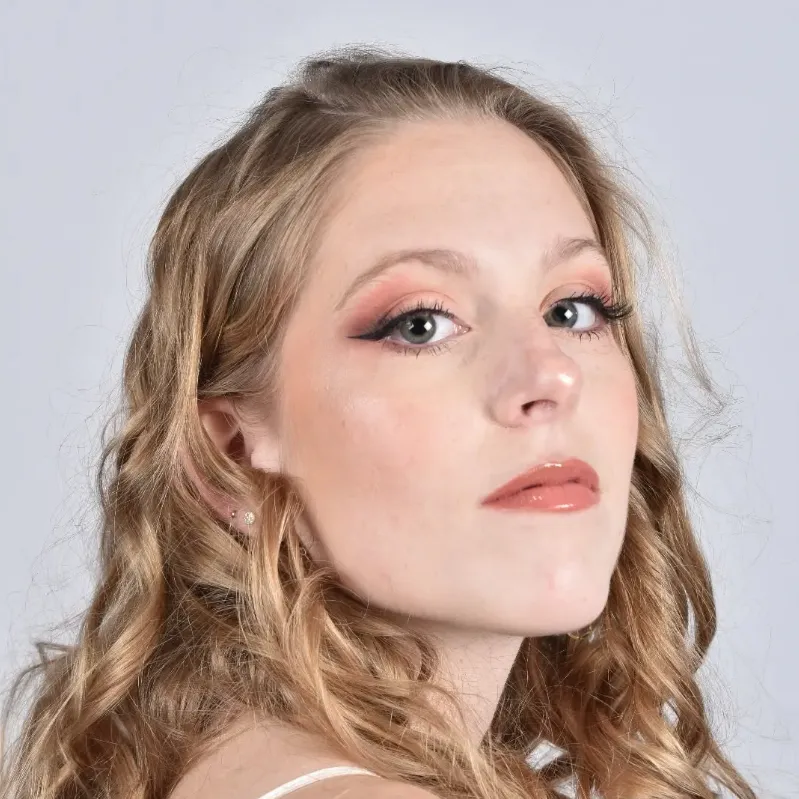 Núvia Bellesa – Fiona Cerón