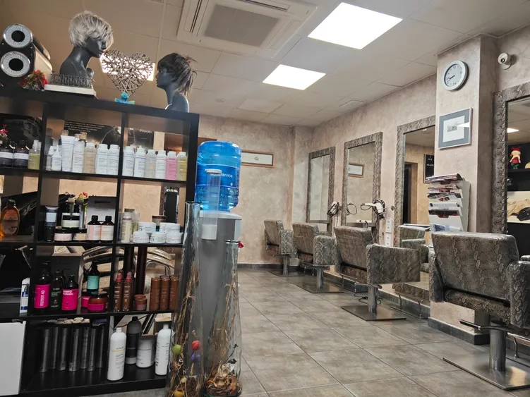 Oktober Perruquers- Bellesa