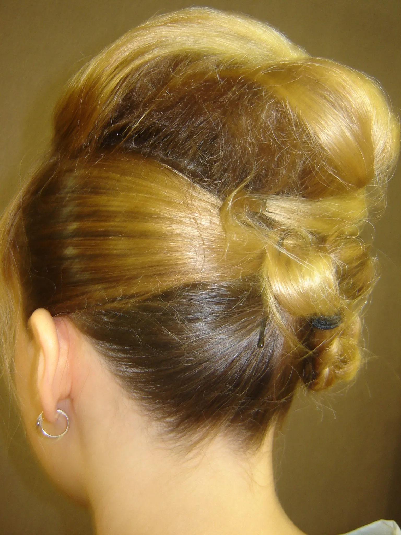 Oktober Perruquers- Bellesa