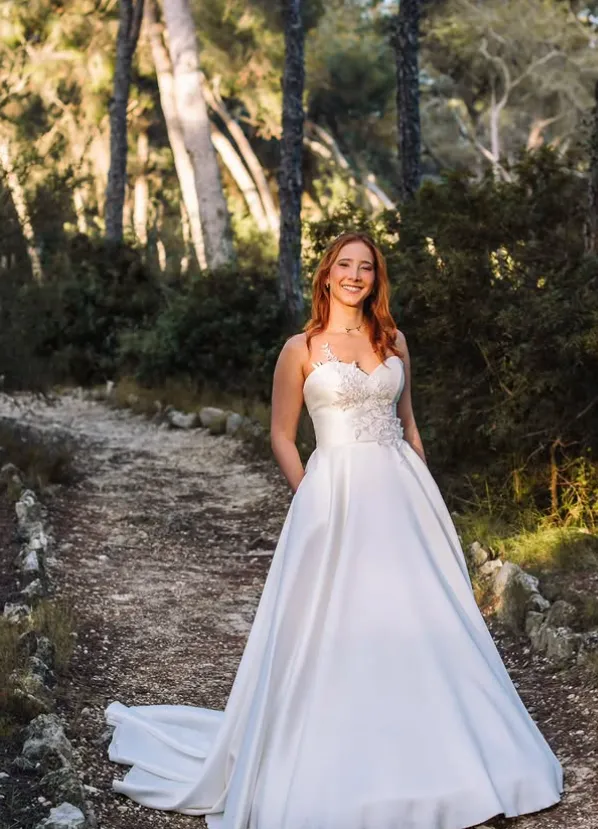 Núvia Vestits de Núvia – Novias Janna Atelier