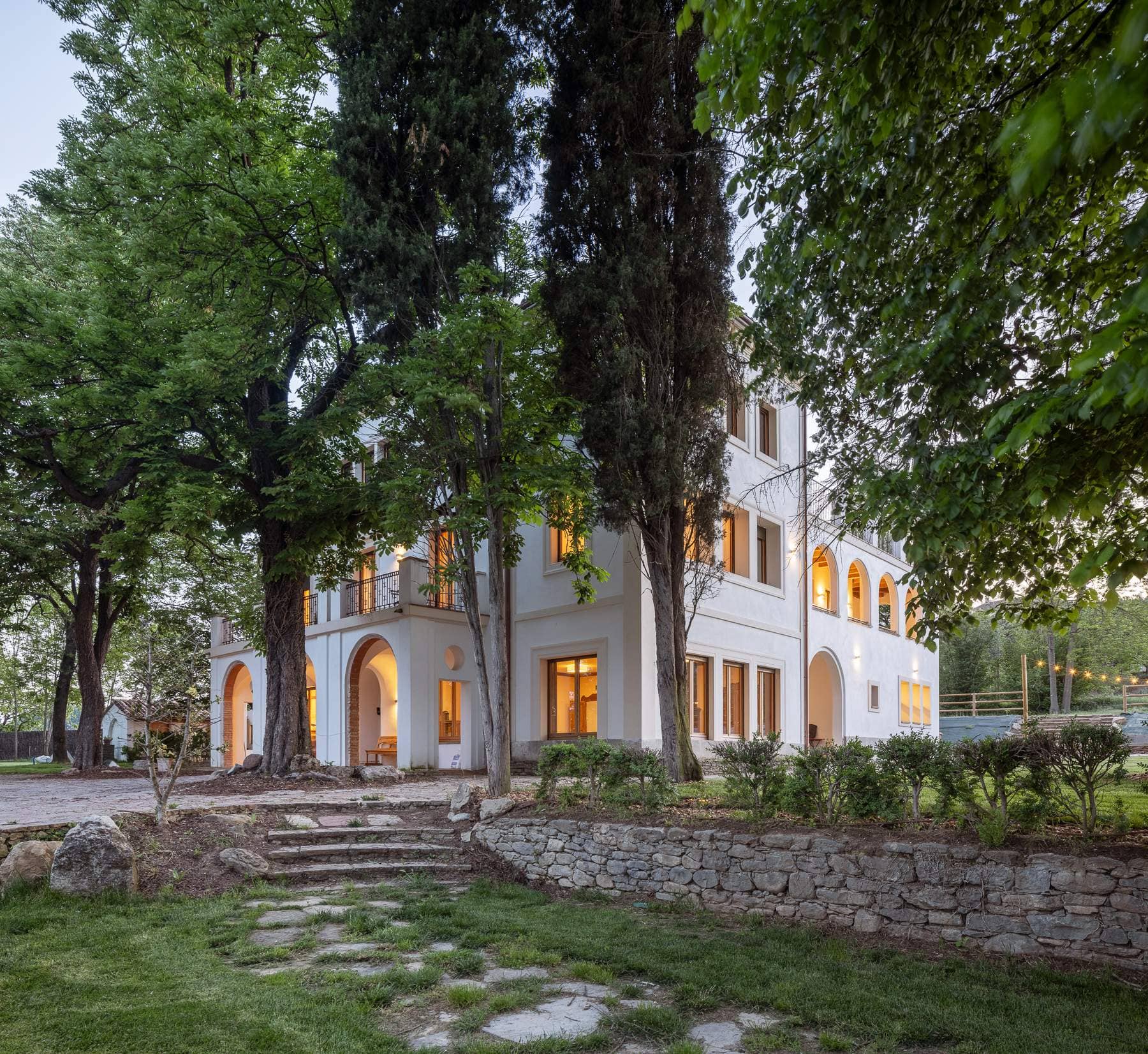 exterior arbres Can passerells escala